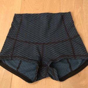 Lululemon Wunder Under shorts 2” 4 black teal